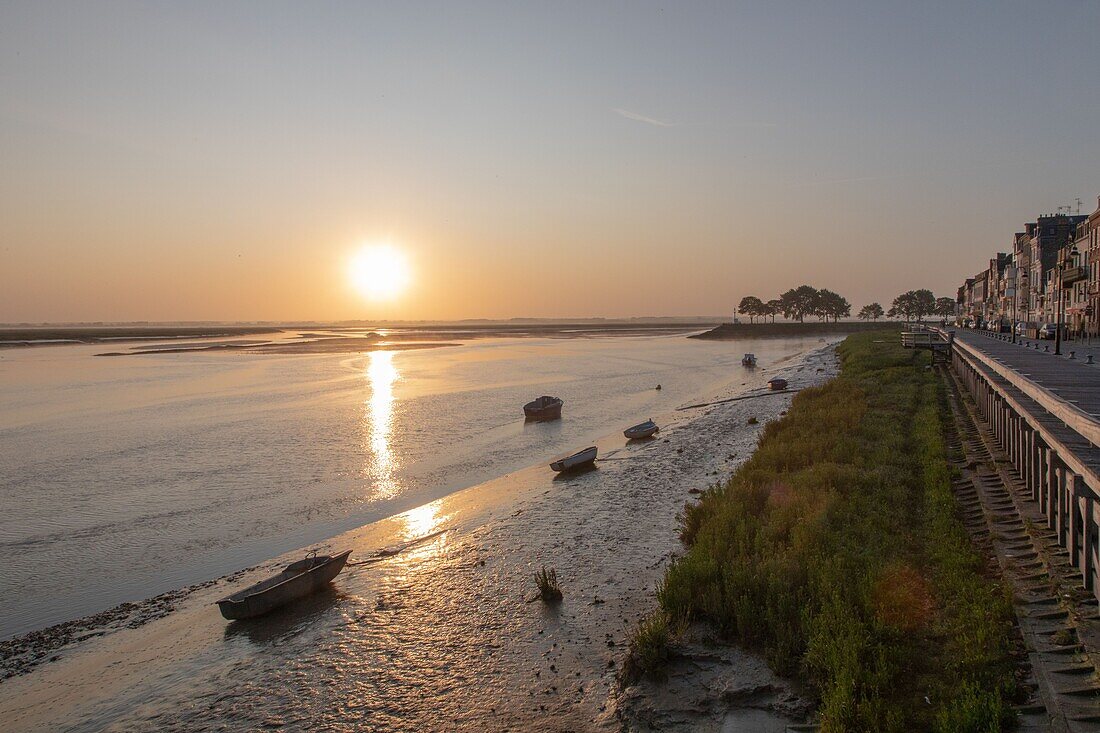 France, Somme, Baie de Somme, Dawn on the bay from the quays of Saint-Valery along the channel of the Somme\n