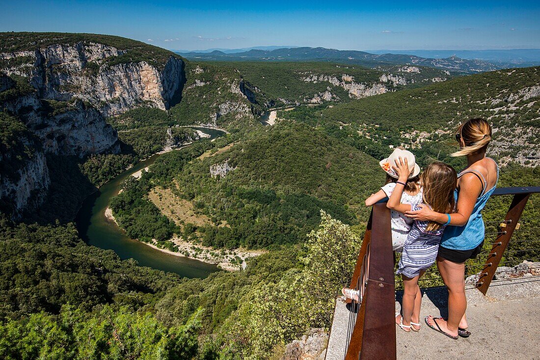 France, Ardeche, Reserve Naturelle des Gorges de l'Ardeche, Vallon Pont d'Arc, belvedere du Serre de Tourre\n