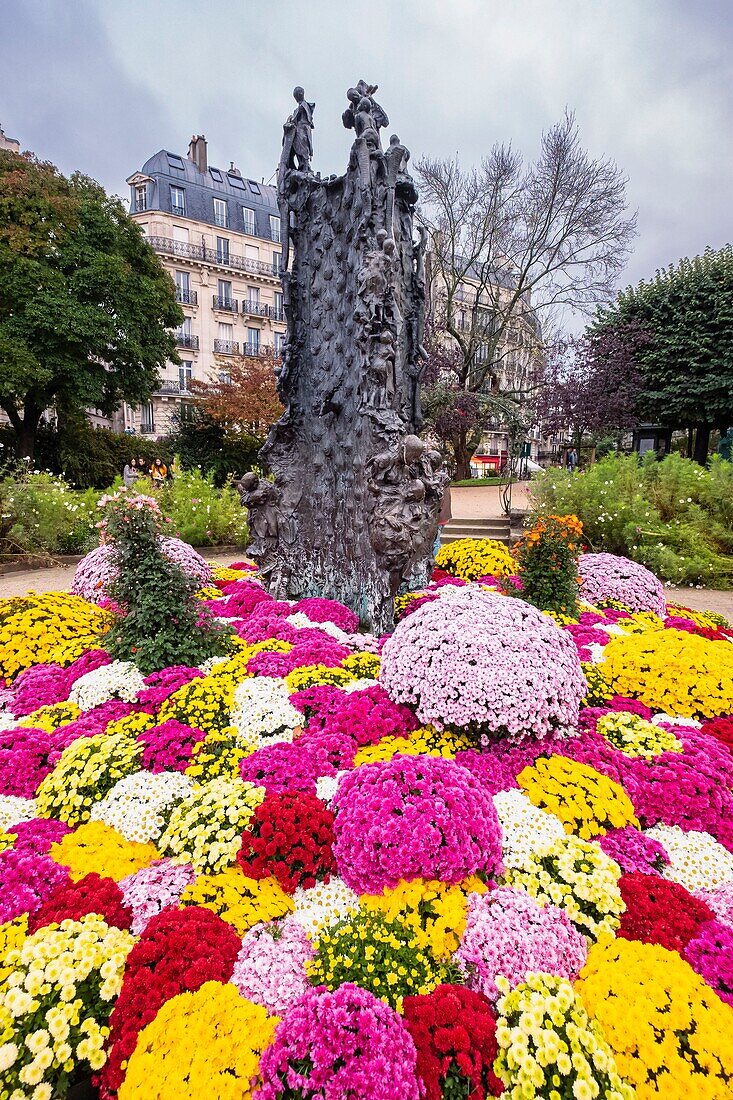 France, Paris, Quartier Latin, René Viviani square, Saint-Julien-le-Pauvre fountain by Georges Jeanclos (1933-1997)\n