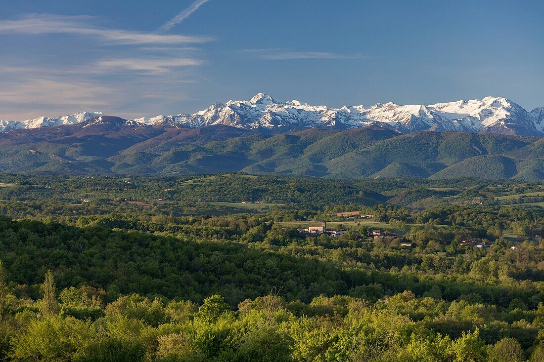 Frankreich, Haute Garonne, Belbeze en Comminges, die Pyrenäen von der Gegend von Cazeres aus gesehen