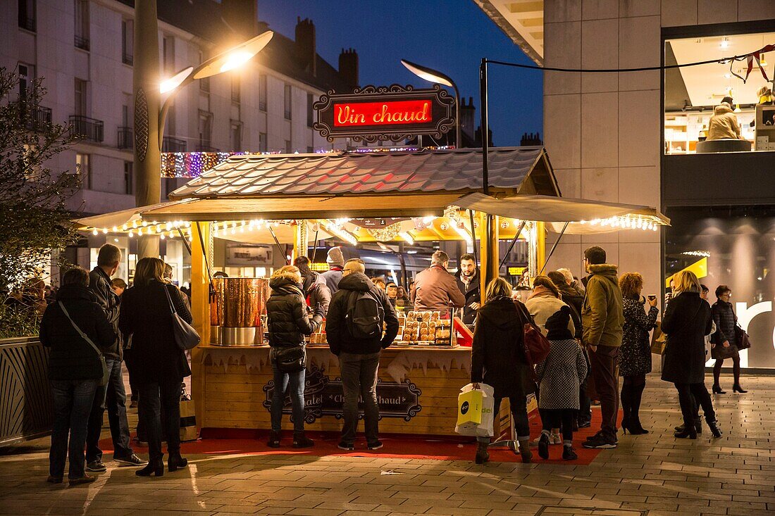 France, Indre et Loire, Tours, christmas market, hot wine stand\n