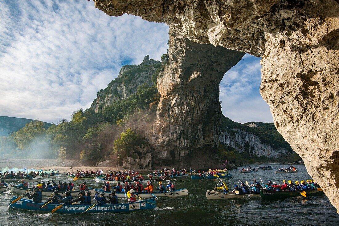 Frankreich, Ardeche, Vallon Pont d'Arc, Marathon International des Gorges de l'Ardeche, Abfahrt zum Pont d'Arc