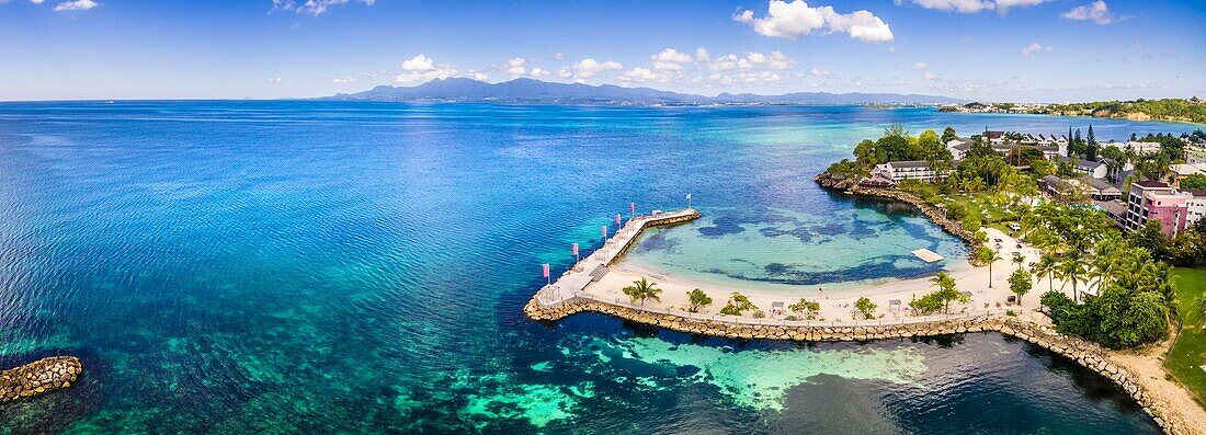 Frankreich, Karibik, Kleine Antillen, Guadeloupe, Grande-Terre, Le Gosier, Creole Beach Hotel (Luftaufnahme), Panoramabild