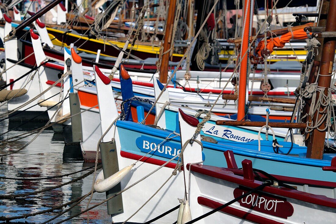 Frankreich, Var, Sanary sur Mer, der Hafen, traditionelle Fischerboote, der Pointus