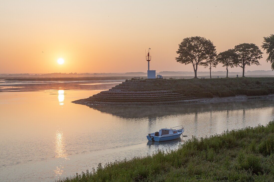 France, Somme, Baie de Somme, Dawn on the bay from the quays of Saint-Valery along the channel of the Somme\n