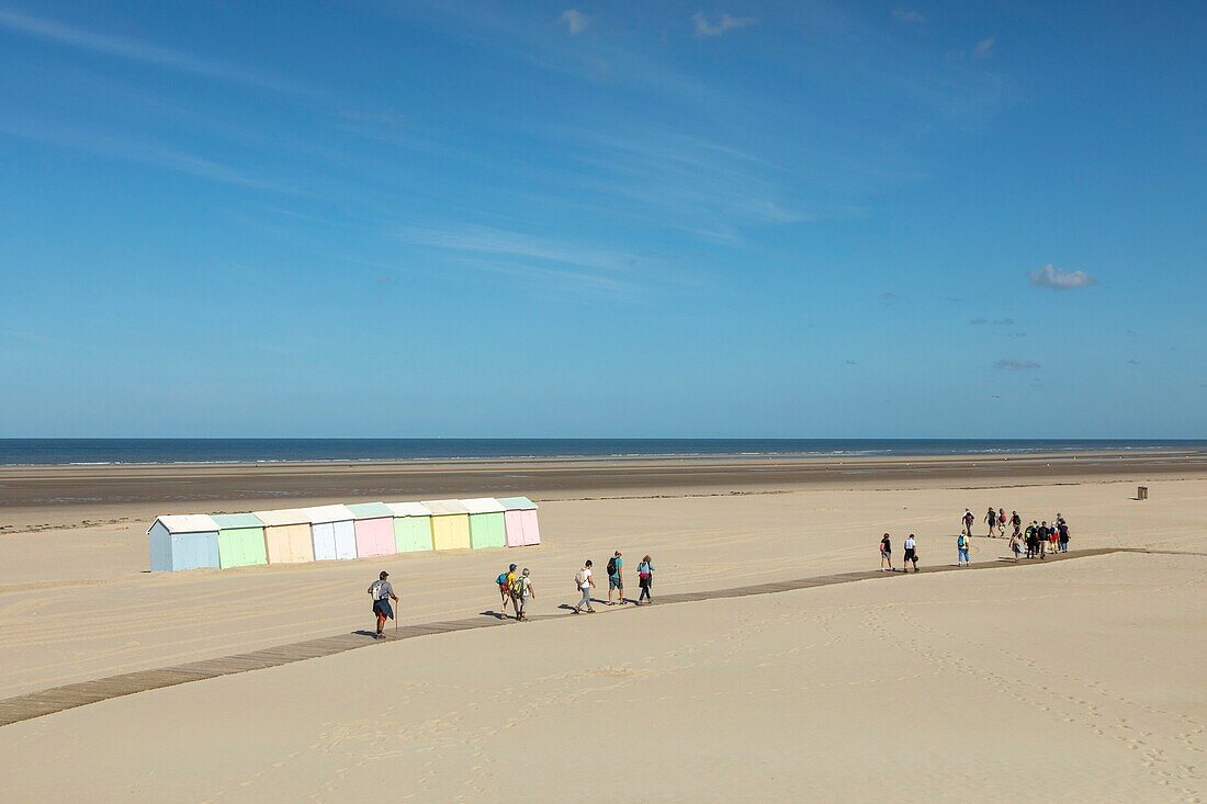 Frankreich, Pas de Calais, Berck sur Mer, der Strand mit Strandhütten