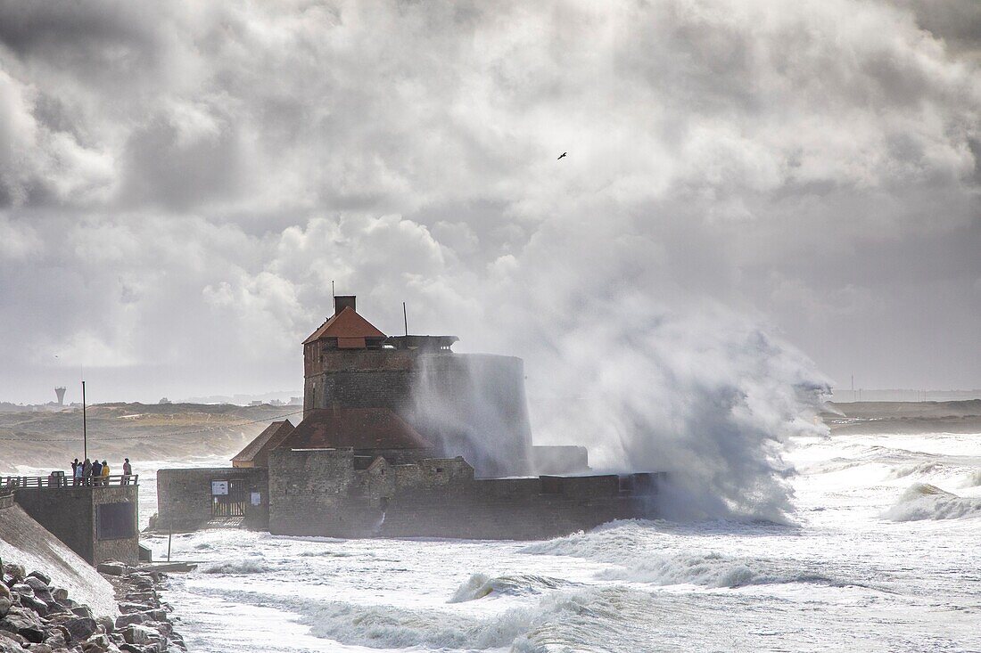 France, Pas de Calais, cote d'Opale, Ambleteuse, a day of storm and high tide, Fort Mahon designed by Vauban\n