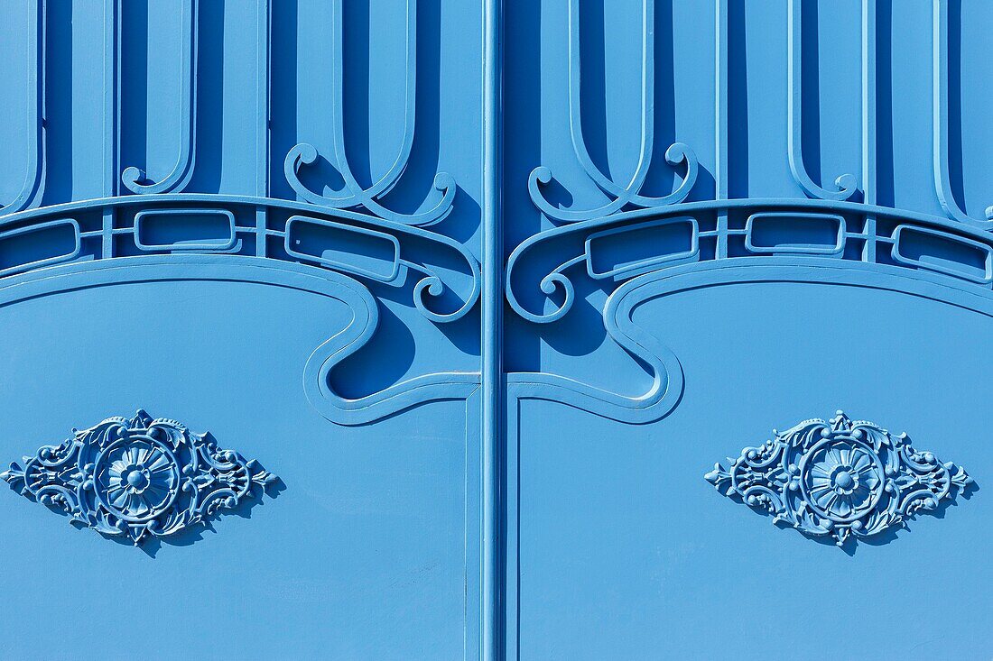 France, Meurthe et Moselle, detail of a door giving way to a garden\n