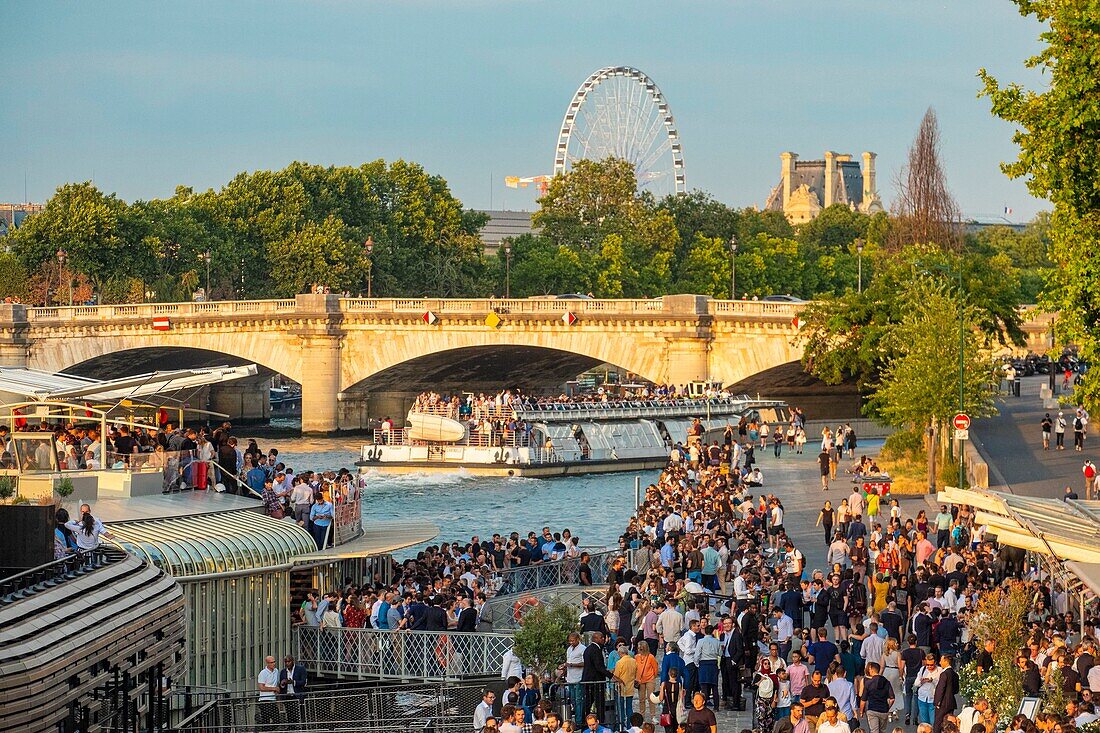 Frankreich, Paris, von der UNESCO zum Weltkulturerbe erklärtes Gebiet, der Park Rives de Seine an der Pont des Invalides