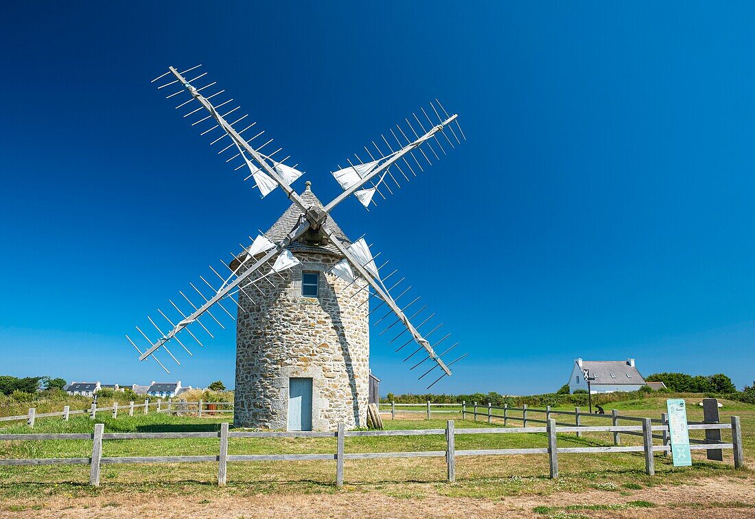 Frankreich, Finistere, Cleden-Cap-Sizun, Windmühlen von Trouguer