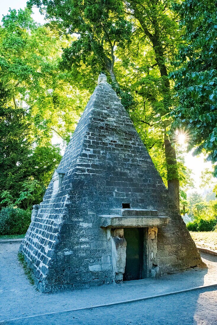 Frankreich, Paris, der Parc Monceau, die Freimaurerpyramide