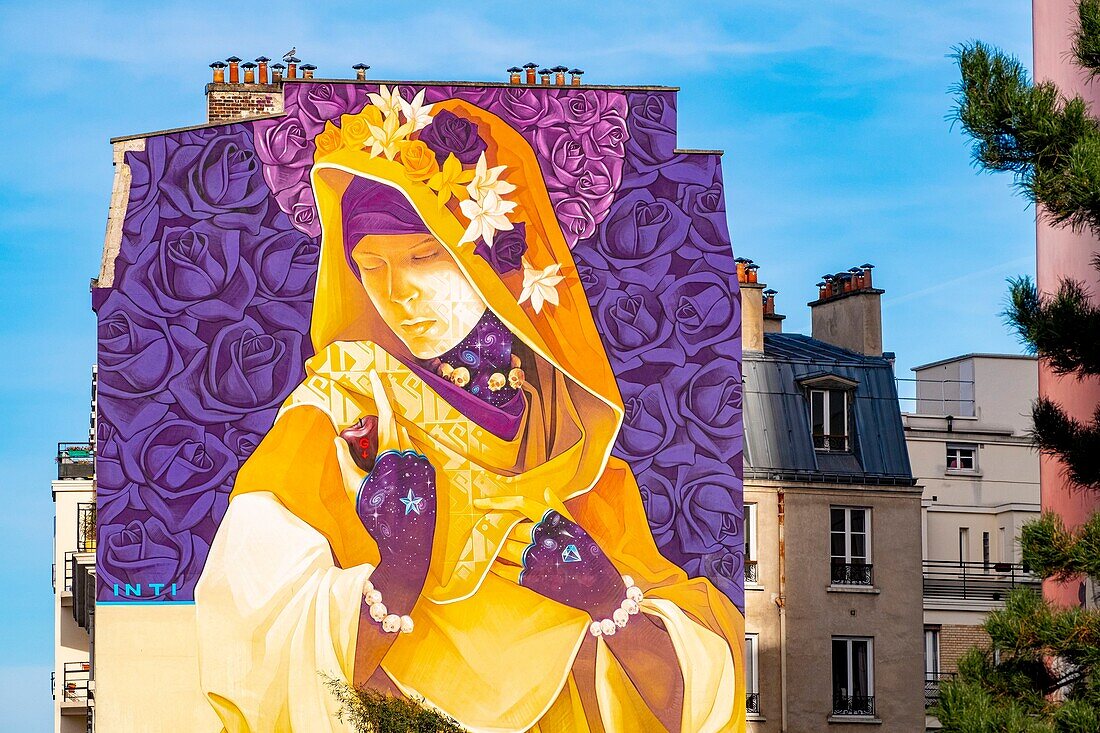 Frankreich, Paris, 13. Arrondissement, Street Art, die Metrolinie 6 vor dem Werk des Künstlers La Madre Secular © Inti