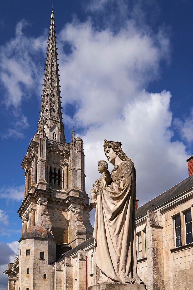 France, Vendee, Lucon, Statue of the virgin with the child in front of Bishopric Notre Dame de l'Assomption cathedral\n