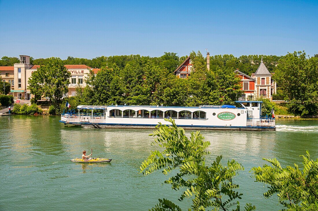 France, Val de Marne, Joinville le Pont, the edges of Marne, Fanac island\n