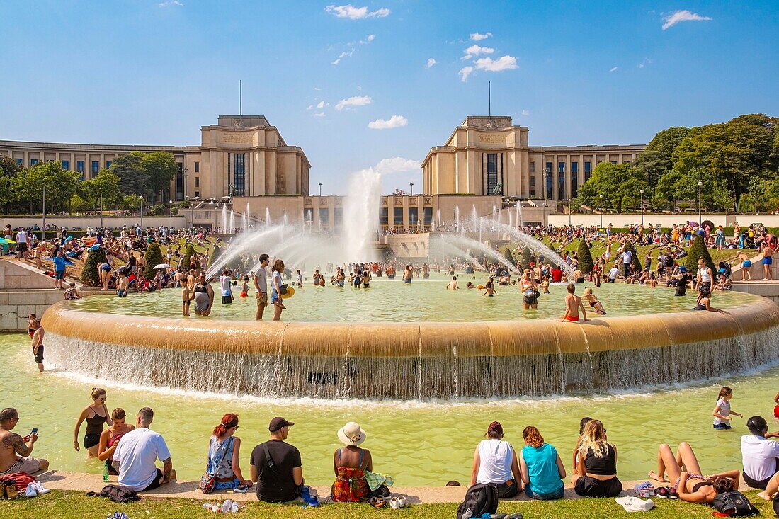 France, Paris, area listed as World Heritage by UNESCO, the Trocadero gardens during hot days, bathing and water cannon\n