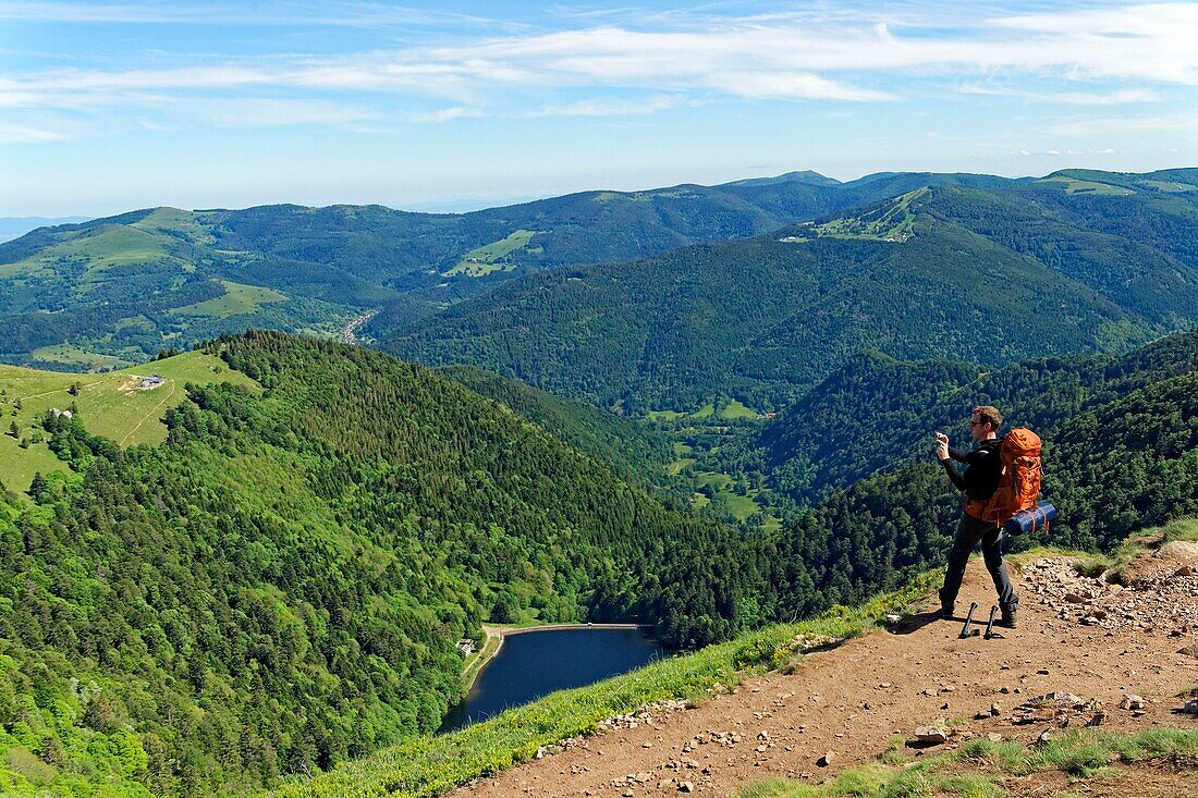 France, Haut Rhin, Hohneck (1363 m), from the rocks of Spitzkoepfle, Lake Schiessrothried (930 m) the glacial cirque of Wormspel, overlooking the Little Hohneck\n