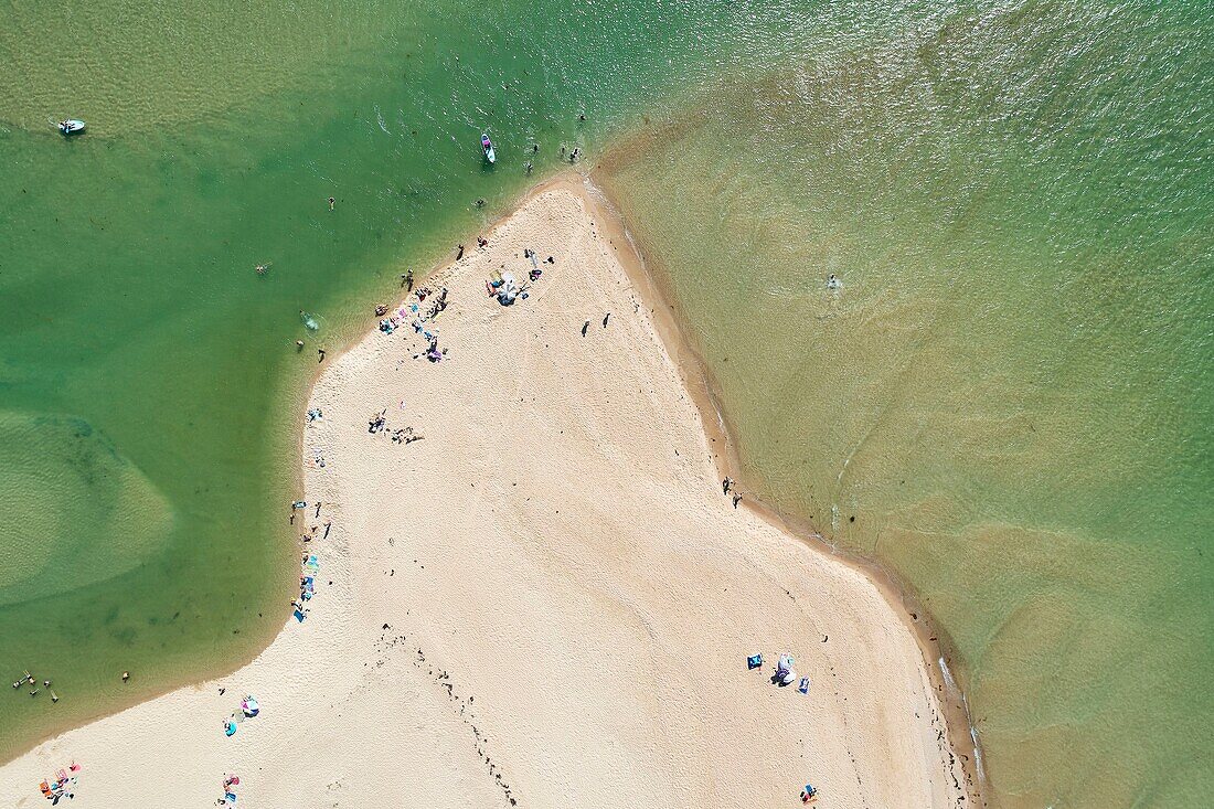 Frankreich, Cotes d'Armor, Cote de Penthièvre, Plurien, Strand von Sables d'Or les Pins (Luftaufnahme)