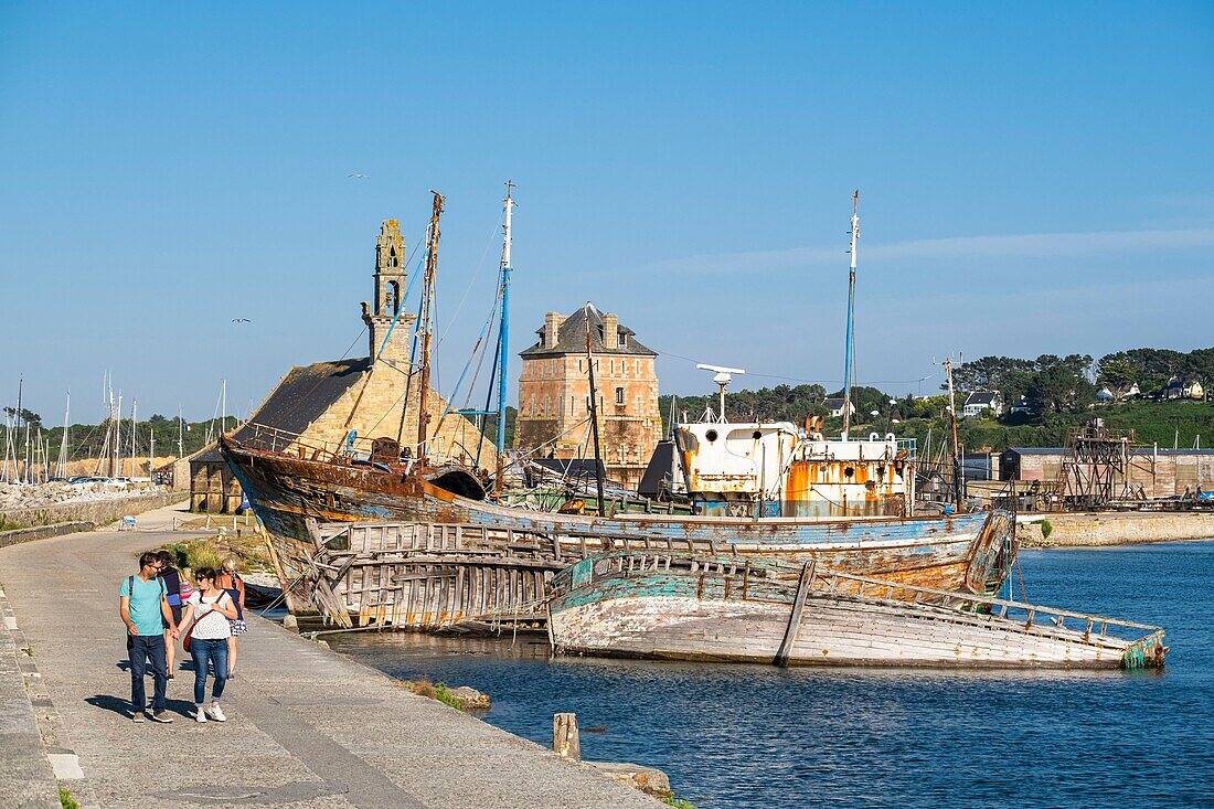 France, Finistere, Armorica Regional Natural Park, Crozon Peninsula, Camaret-sur-Mer, Notre-Dame de Rocamadour chapel and Vauban tower, a UNESCO World Heritage site\n