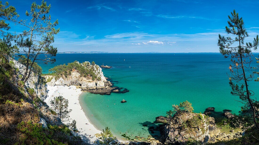 France, Finistere, Armorica Regional Natural Park, Crozon Peninsula, Saint Hernot, creek of Vierge island\n