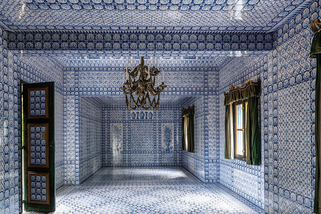France, Yvelines (78), Montfort-l'Amaury, Groussay castle, interior of the Tartar tent wallpapered with Delft earthenware tiles\n
