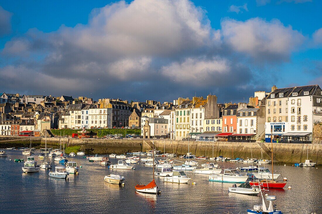 Frankreich, Finistere, Douarnenez, Hafen von Rosmeur