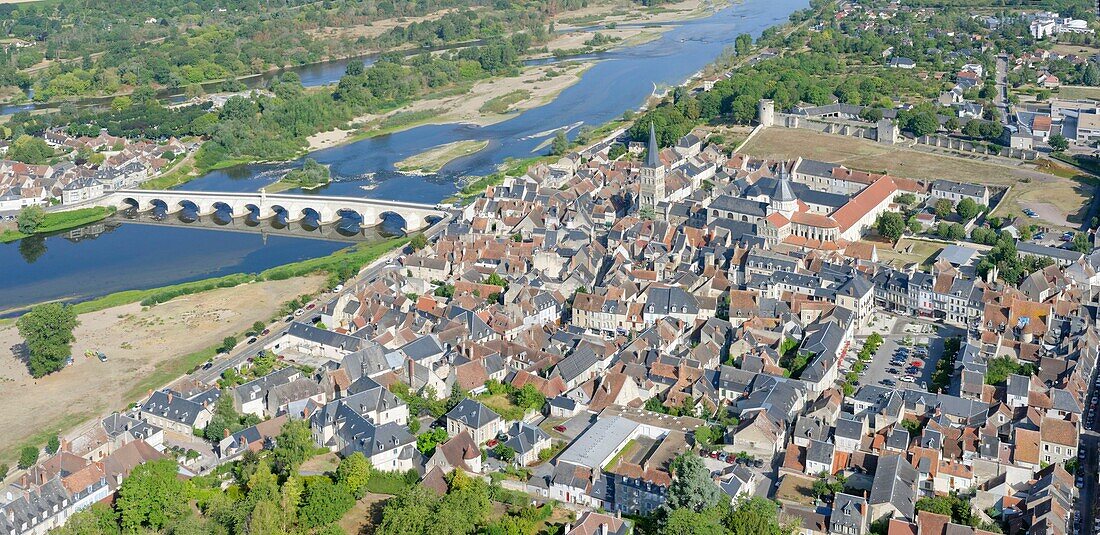 France, Nièvre (58), commune La Charité-sur-Loire in Burgundy-Franche-Comté region (aerial view)\n