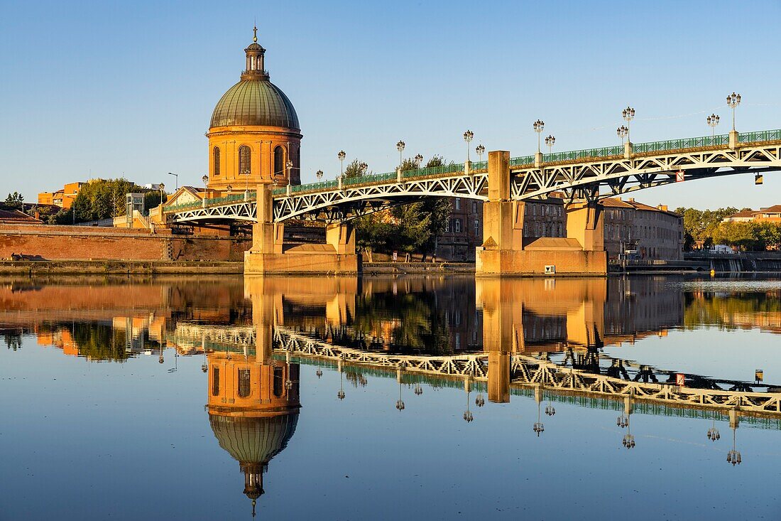 France, Haute Garonne , Toulouse, Saint Pierre bridge, Saint Joseph de la Grave hospital\n