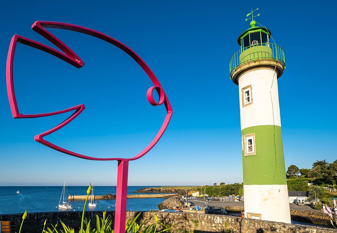 France, Finistere, Clohars-Carnoet, the picturesque fishing port of Doëlan, downstream lighthouse\n