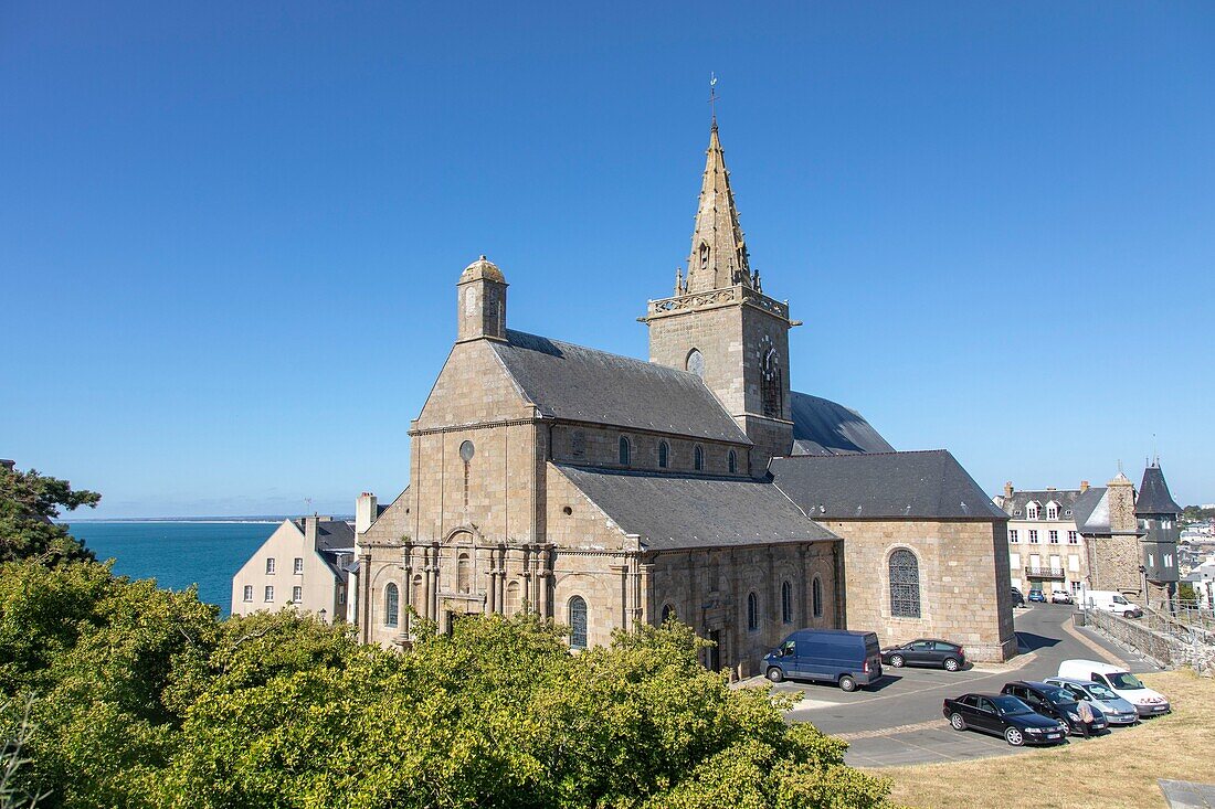 Frankreich, Manche, Cotentin, Granville, die Oberstadt auf einer felsigen Landzunge am östlichsten Punkt der Bucht von Mont Saint Michel, Kirche Notre Dame du Cap Lihou