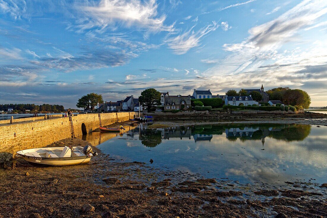 France, Morbihan, Belz, Etel river, Saint Cado island\n