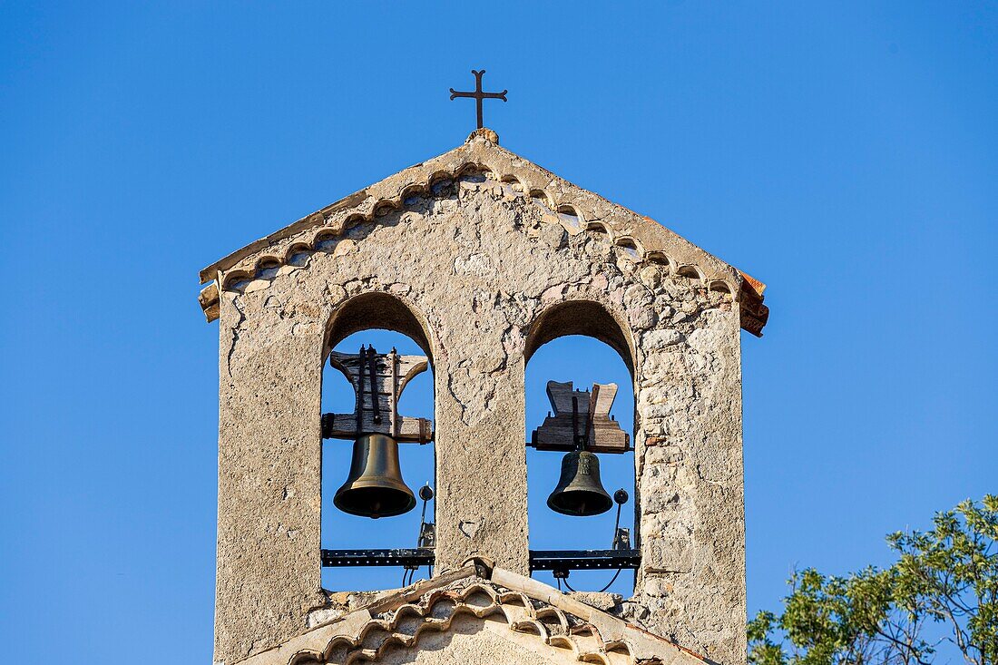Frankreich, Alpes de Haute Provence, Archail, die Kirche Notre Dame de l'Assomption ist eines der emblematischen Denkmäler, die von dem von Stéphane Bern für ihre Restaurierung erdachten Lotto profitieren