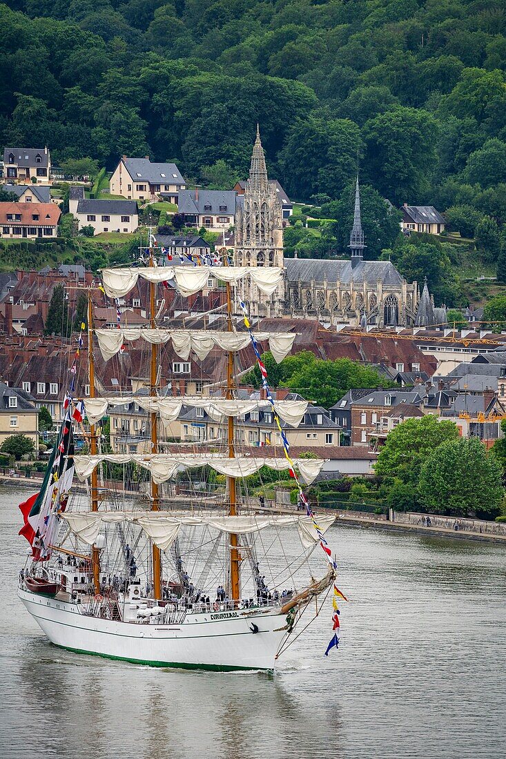 France, Seine Maritime, Caudebec-en-caux, Armada of Rouen 2019, the three-masted barque Cuauhtemoc seen from the bridge of Brotonne\n