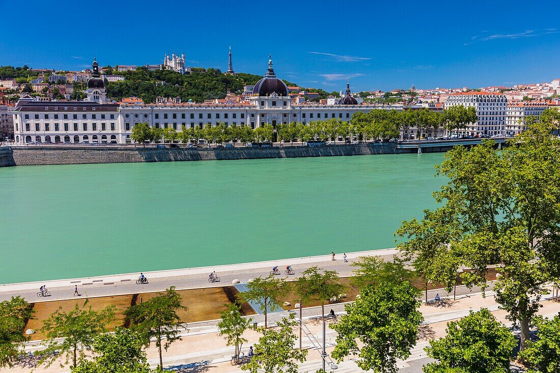 Frankreich, Rhone, Lyon, historische Stätte, die zum Weltkulturerbe der UNESCO gehört, Kai Victor Augagneur, Rhoneufer mit Blick auf das Hotel Dieu und die Basilika Notre Dame de Fourviere