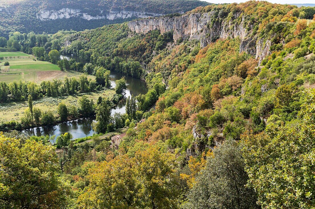 France, Lot, Geopark of Quercy, view on Lot valley and Saint-Gery from trail on Pasturat area\n