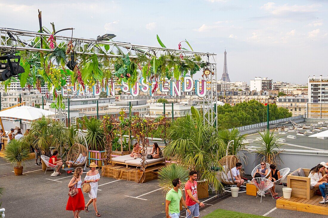 Frankreich, Paris, Dachbegrünung von 3.500 m2, der hängende Garten, der im Sommer auf dem Dach eines Parkplatzes installiert ist