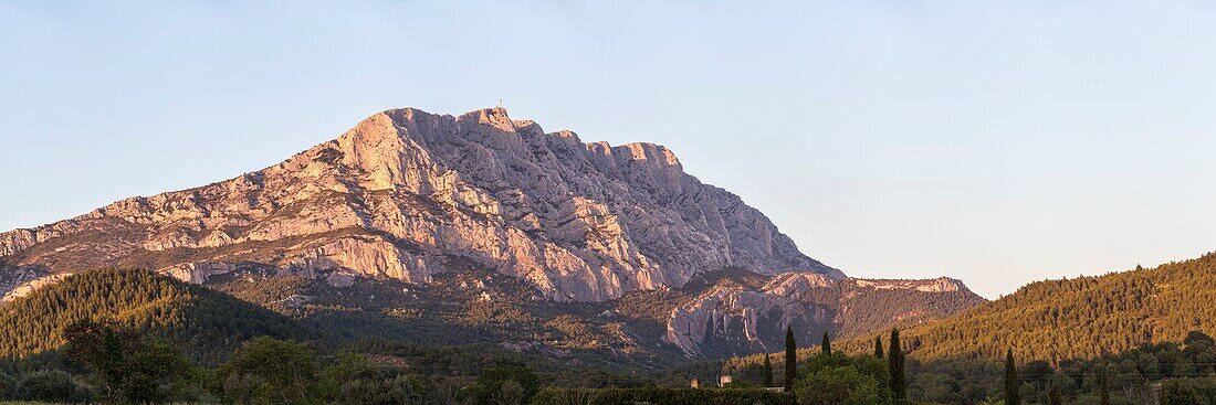 France, Bouches du Rhône, Pays d'Aix, Grand Site Sainte-Victoire, Beaurecueil, Montagne Sainte-Victoire, Cézanne road\n