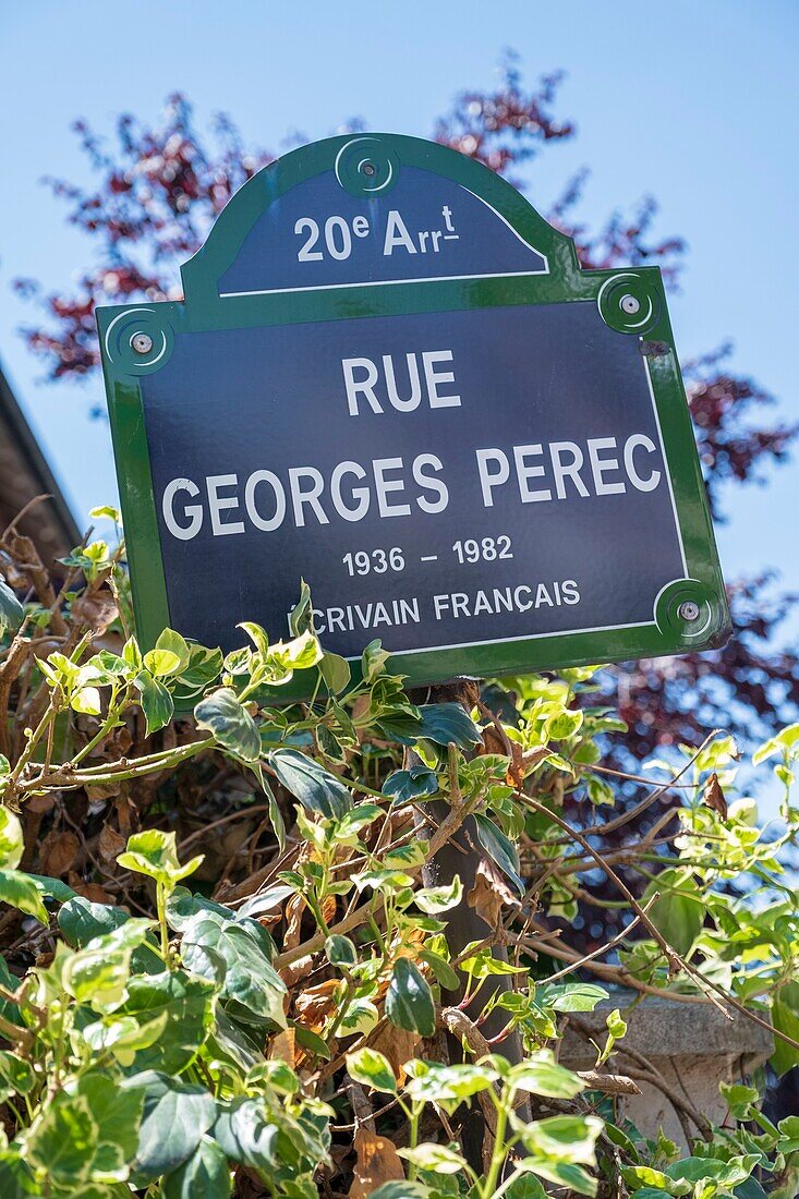 France, Paris, La Campagne a Paris, houses with garden in the heart of the city, Georges Perec street\n
