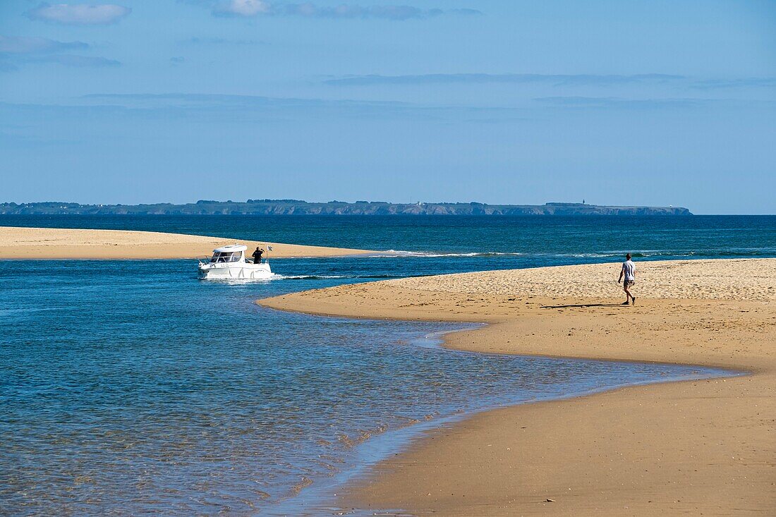 France, Finistere, Clohars-Carnoet, Le Pouldu at the mouth of Laïta river, the beach\n