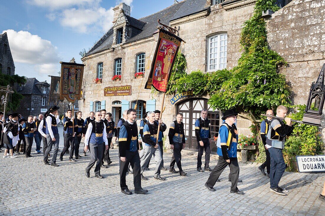 Frankreich, Finistere, Locronan, Riesige Tromenie in Locronan, eines der schönsten französischen Dörfer