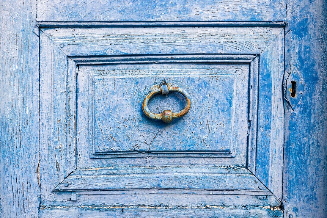 France, Hautes-Alpes, Regional Natural Park of Baronnies Provençal, Orpierre, detail of a gateway to the village house\n