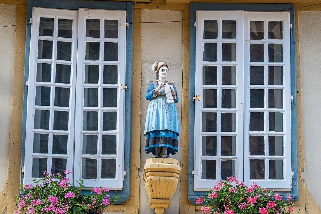 France, Finistere, Quimper, Kéréon street, timbered house\n