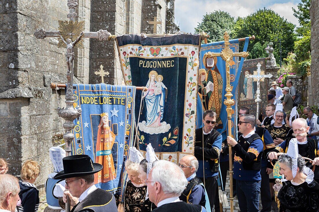 Frankreich, Finistere, Locronan, Riesige Tromenie in Locronan, eines der schönsten französischen Dörfer