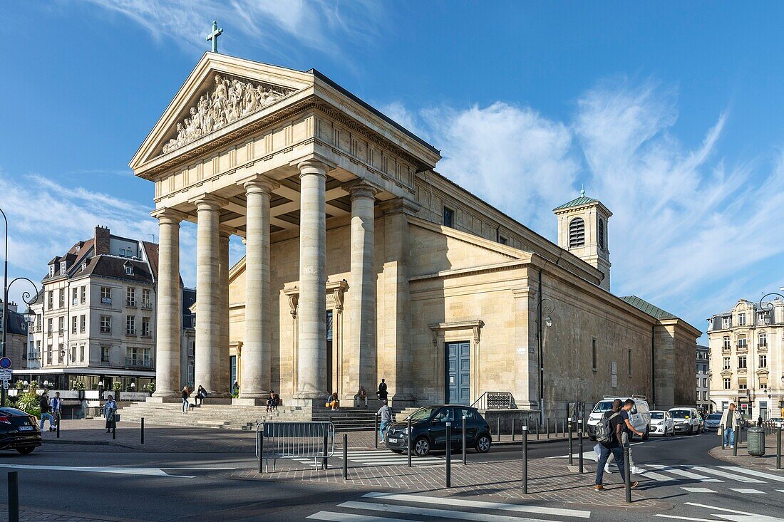 Frankreich, Yvelines, Saint Germain en Laye, Kirche Saint Germain, Place Charles de Gaulle
