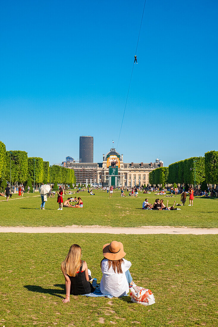 Frankreich, Paris, von der UNESCO zum Weltkulturerbe erklärtes Gebiet, Champs de Mars, Riesen-Seilbahn vom Eiffelturm zur Ecole Militaire