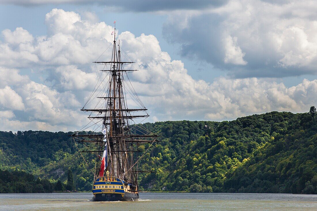 Frankreich, Seine Maritime, Heurteauville, Armada 2019, Fregatte Hermione, Fahrt auf der Seine