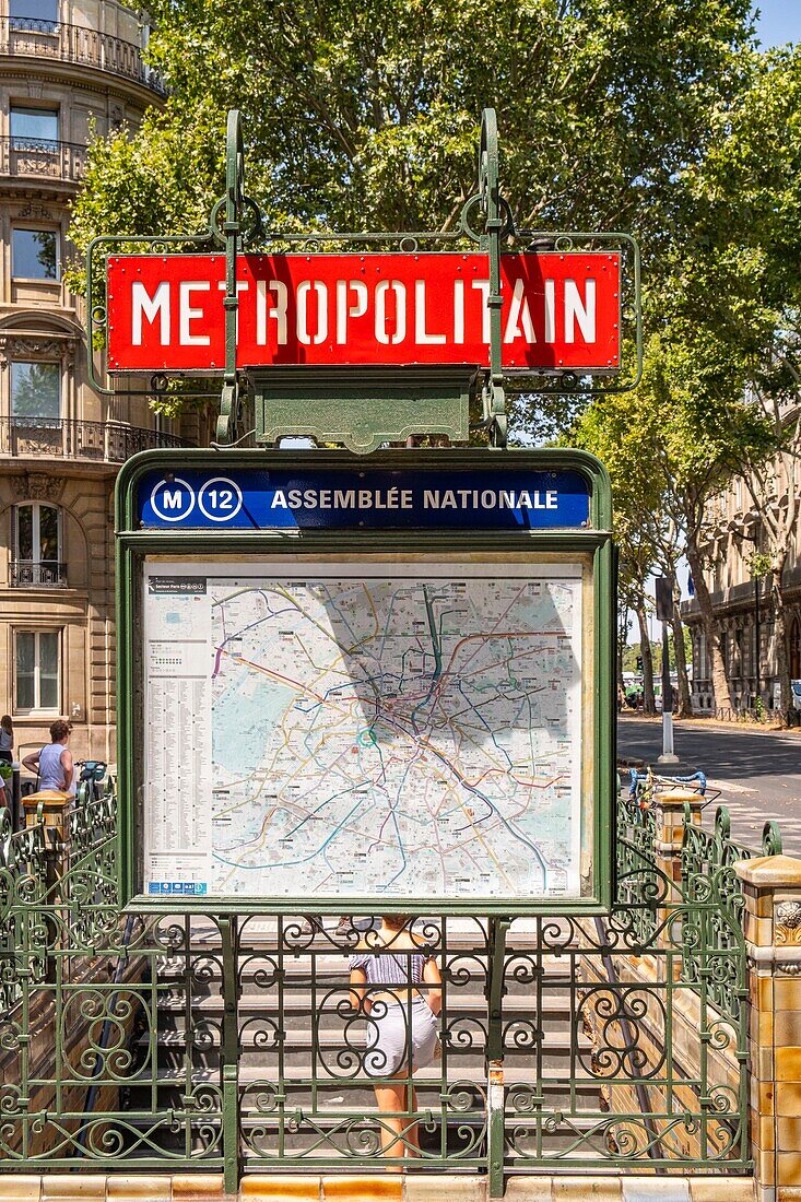 Frankreich, Paris, U-Bahn-Schild: Nationalversammlung