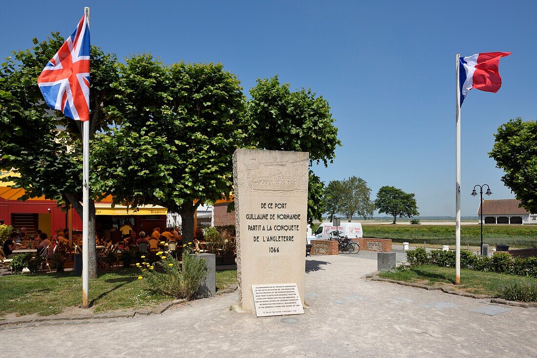 Frankreich, Somme, Saint Valery sur Somme, Gedenkstele zur Erinnerung an die Eroberung Englands durch Wilhelm von der Normandie