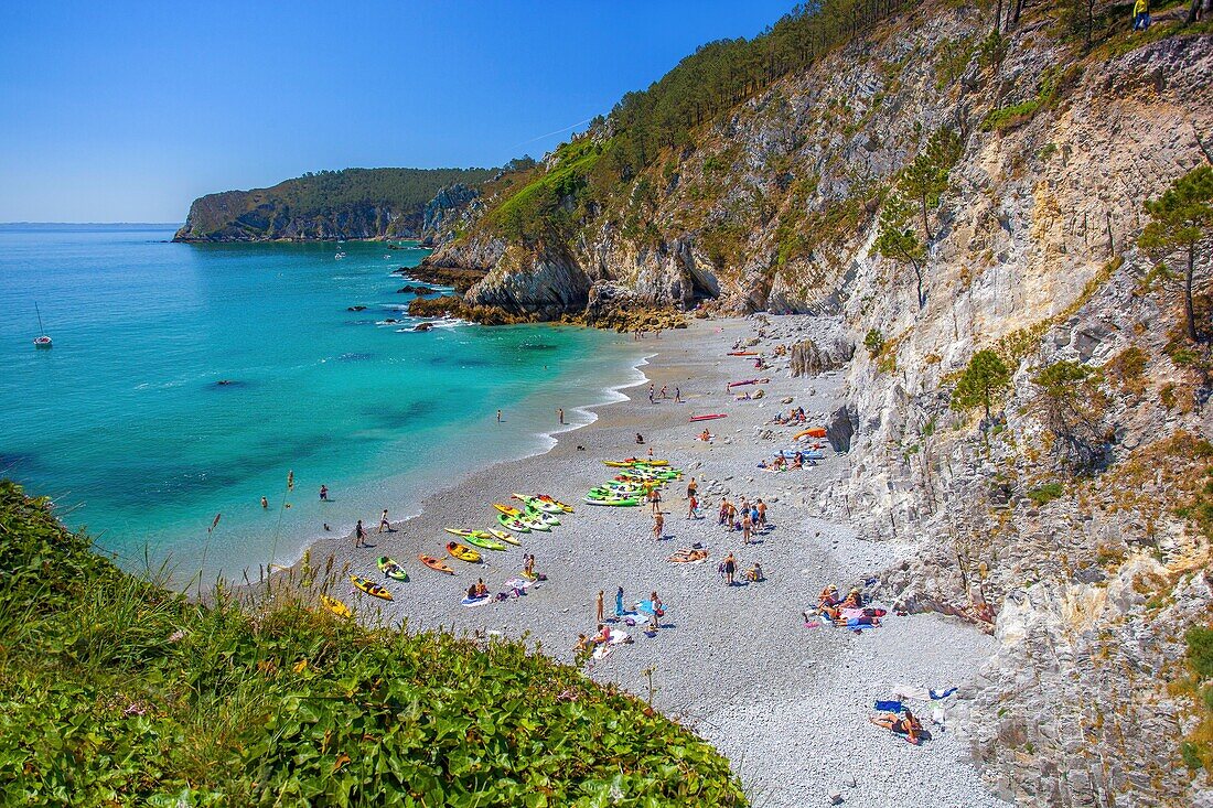 Frankreich, Finistere, Presqu'i?le de Crozon, La pointe de Rostudel und der Strand der Jungfraueninsel in Saint Hernot