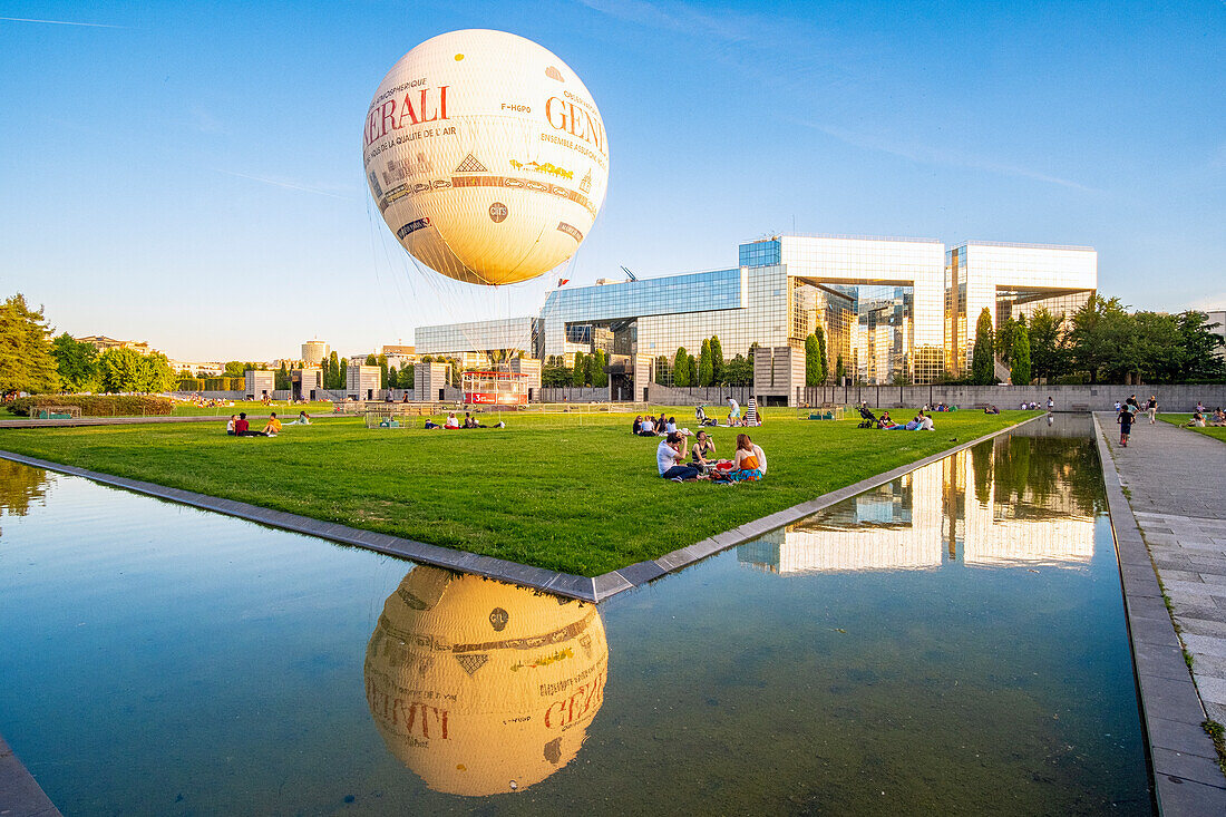 Frankreich, Paris, Parc Andre Citroen, der Fesselballon, der auf 150 m Höhe aufsteigt
