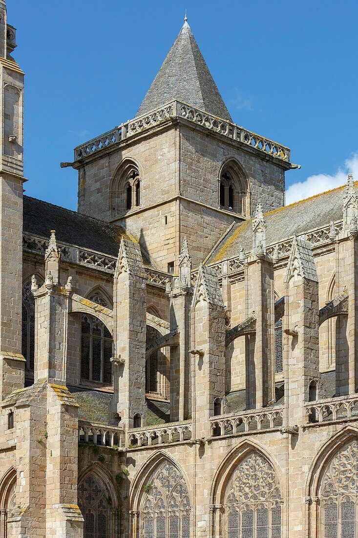 Frankreich, Cotes d'Armor, Treguier, Fassade der zwischen dem 13. und 15. Jahrhundert im gotischen Stil erbauten Kathedrale Saint Tugdual
